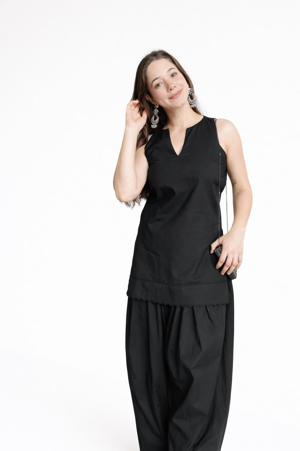 Bairani Women Black Solid Sleeveless Kurta with Salwar