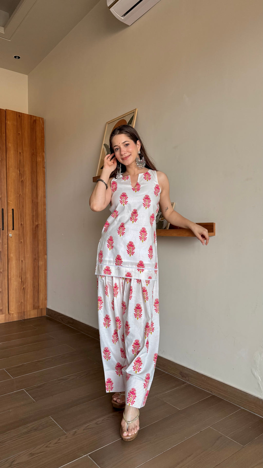 Gulabi Phool Farshi salwar Kurta Set
