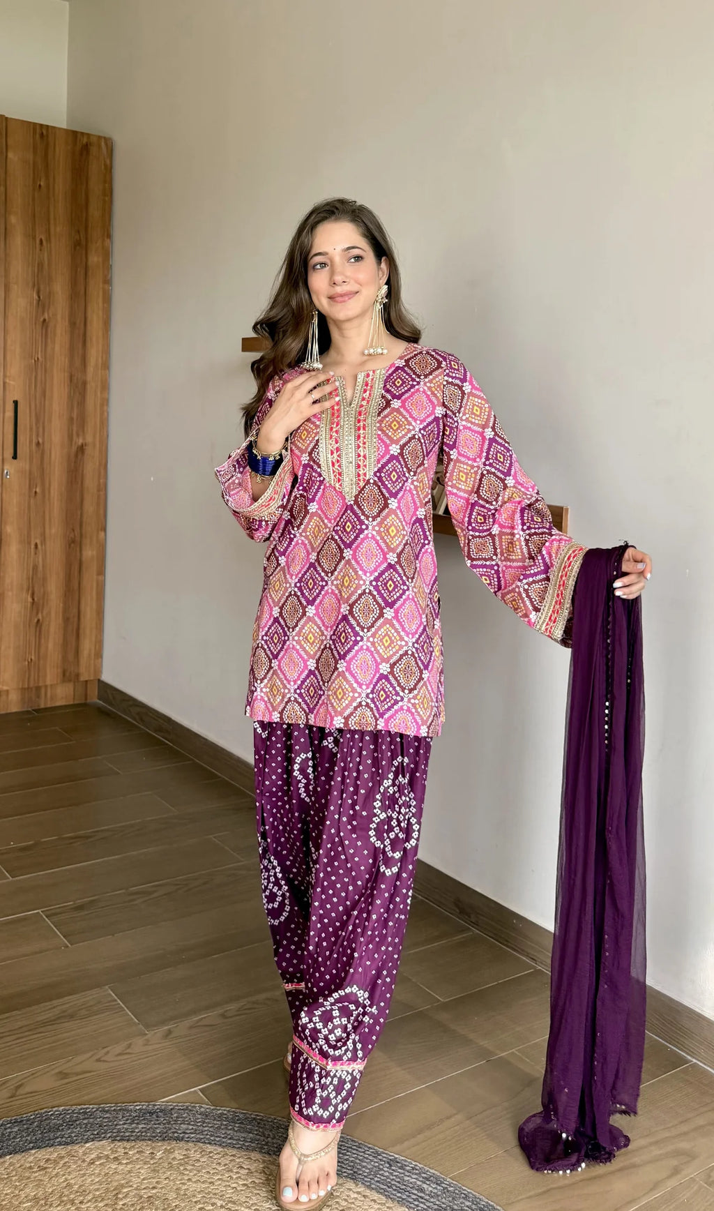 Gulabi‑Baingani Reshmi Andaaz