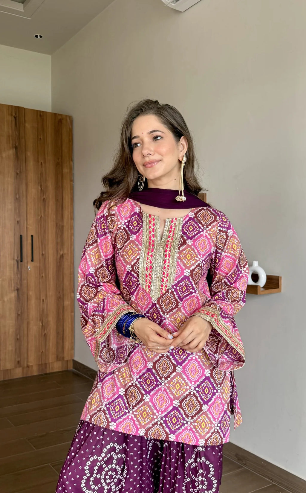 Gulabi‑Baingani Reshmi Andaaz