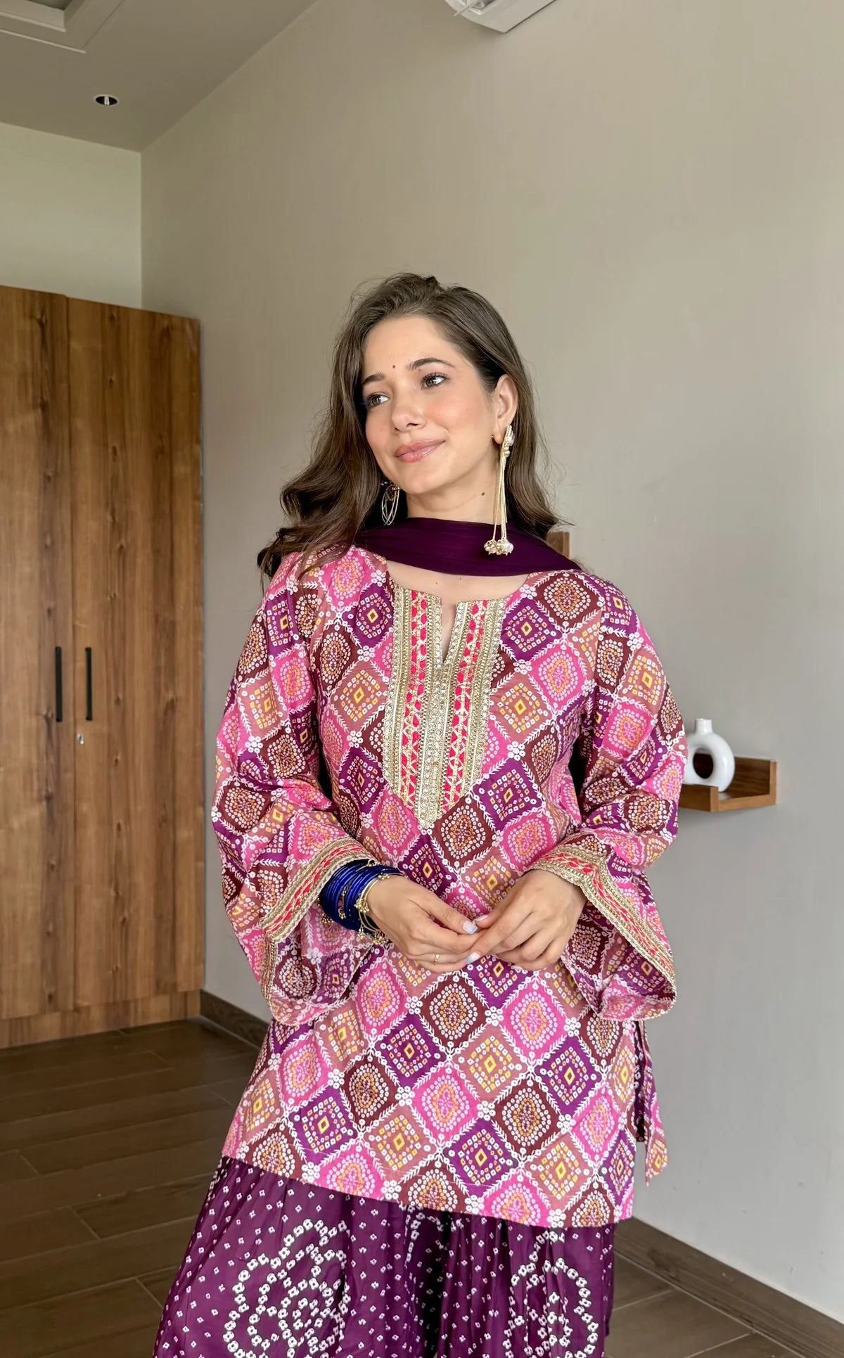 Gulabi‑Baingani Reshmi Andaaz