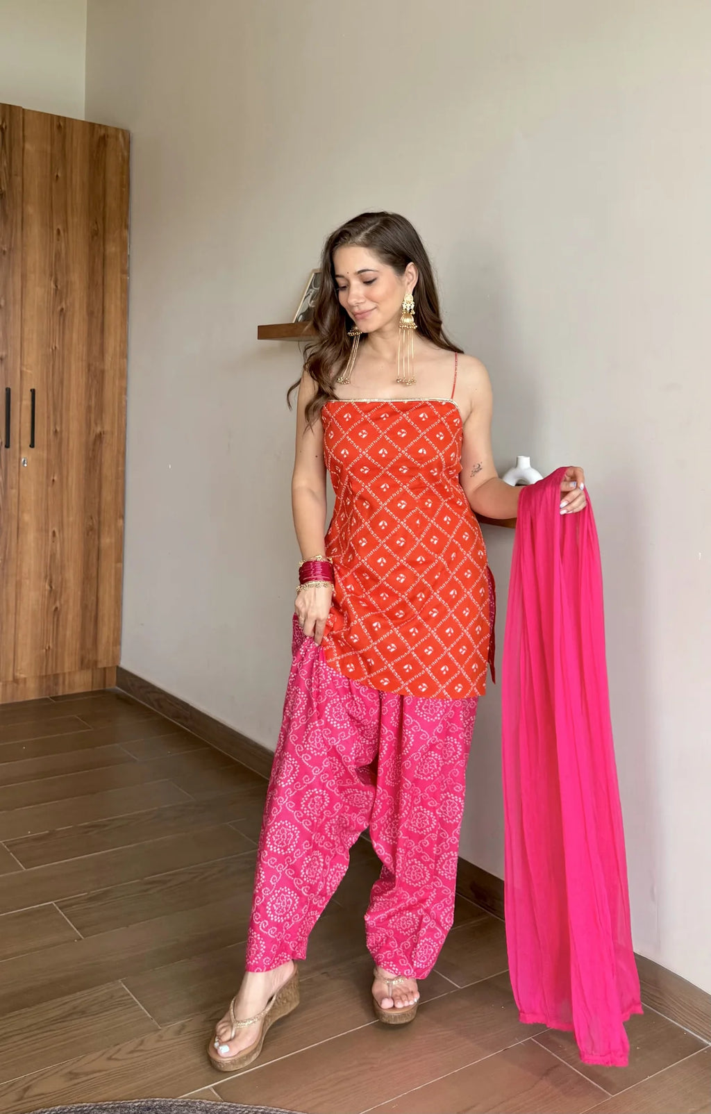 Gulabi Aabha Salwar Suit