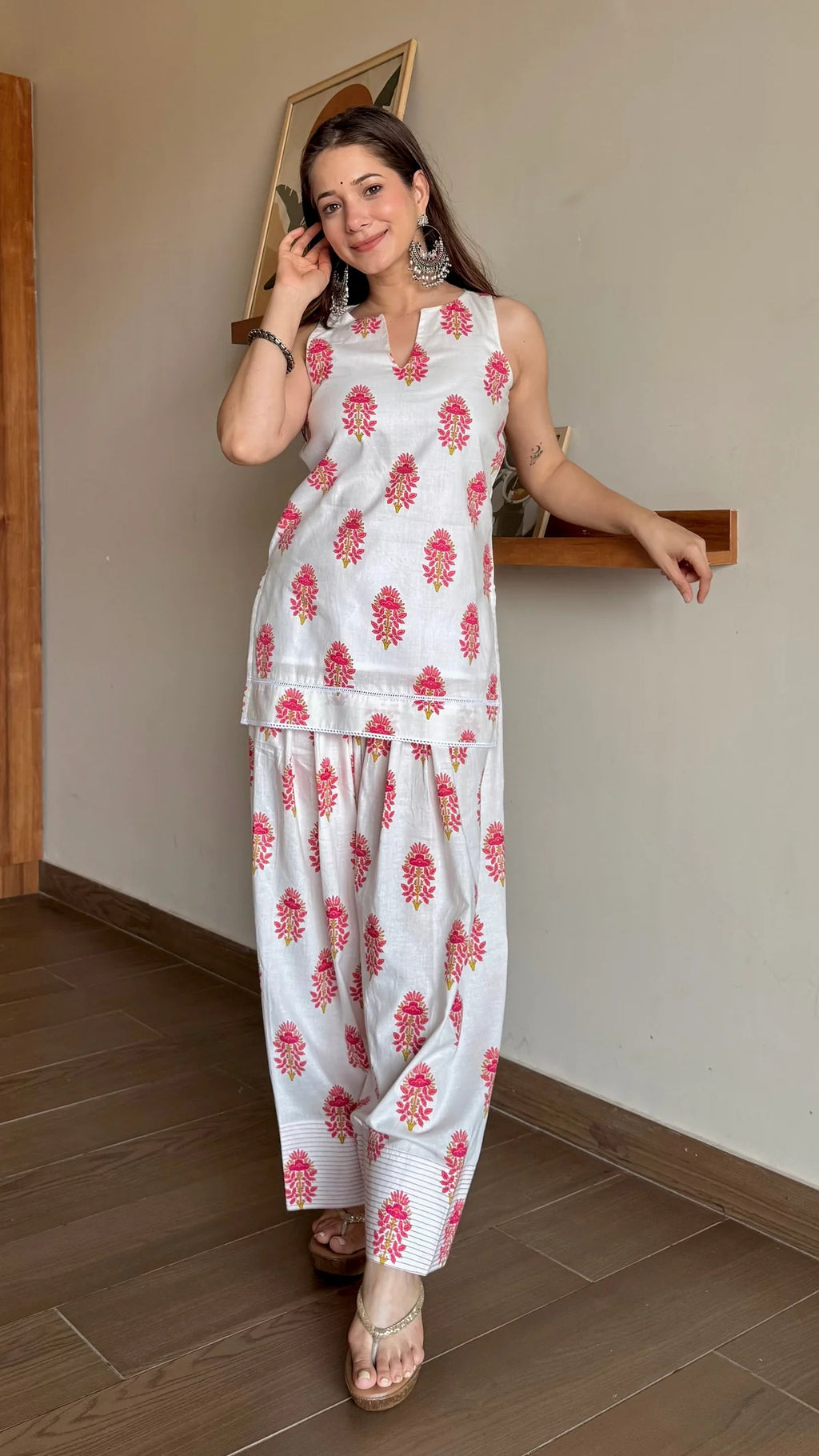 Gulabi Phool Farshi salwar Kurta Set