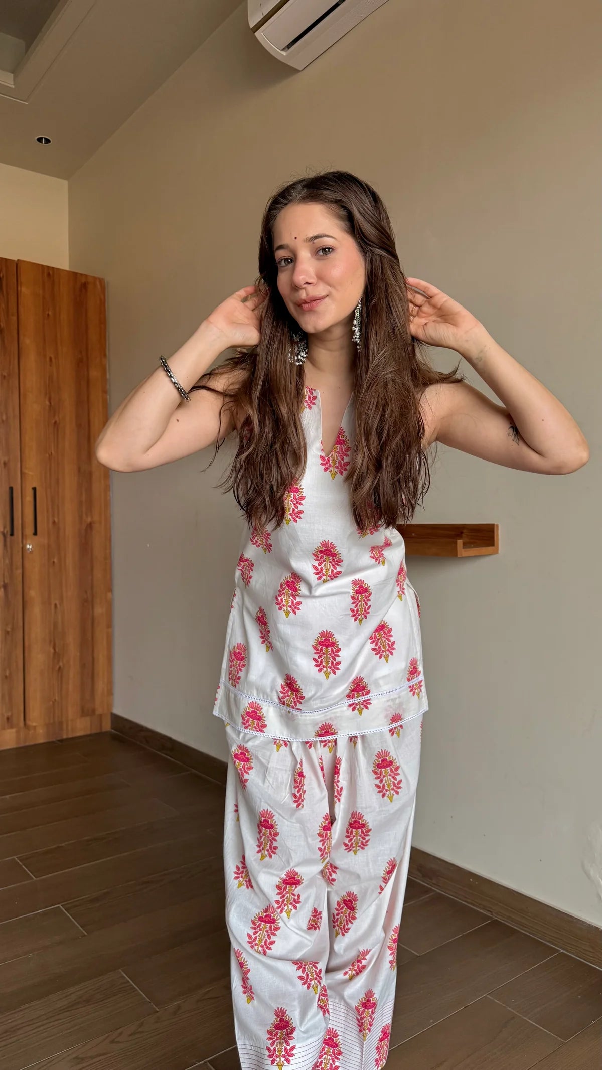 Gulabi Phool Farshi salwar Kurta Set