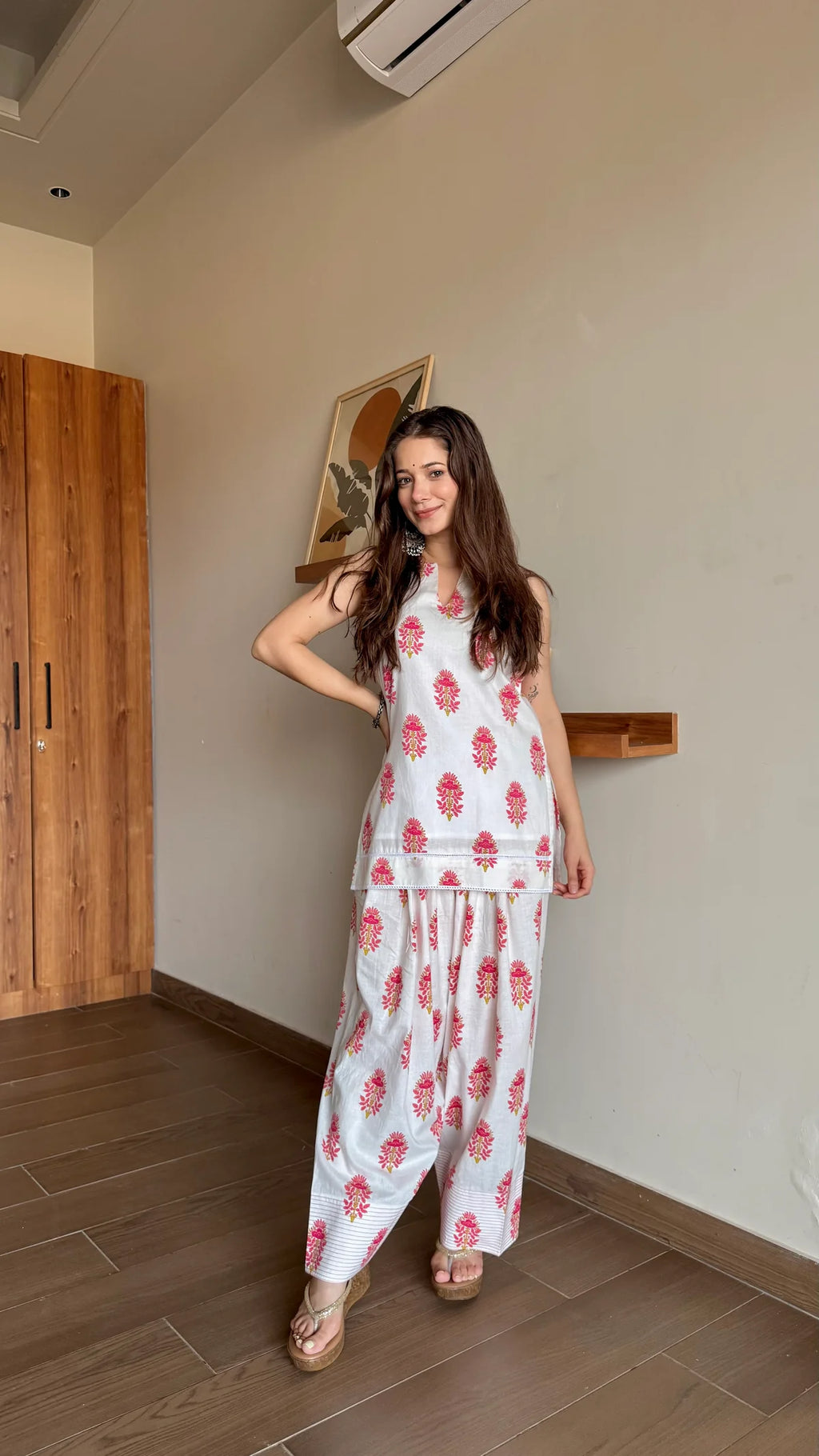 Gulabi Phool Farshi salwar Kurta Set